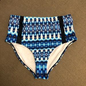 ☀️NWOT F21 Plus high waisted print bikini bottoms.